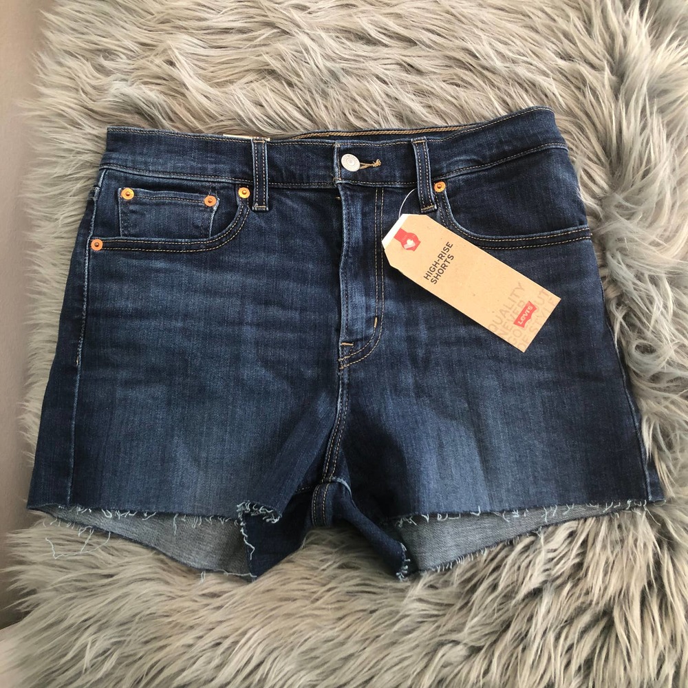 new nwt levi's high rise dark wash shorts size 30 - Picture 1 of 5